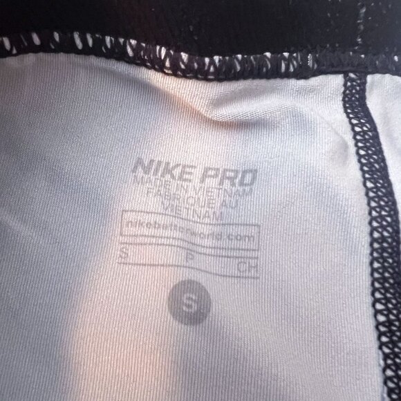 Nike Pro cool tracer print compression capri and angle graphic Capri Small - Picture 7 of 12